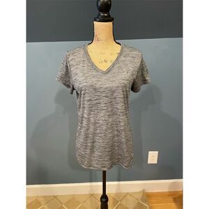 Under Armour Women's Gray V-Neck Short Sleeve T-Shirt Size M Casual
